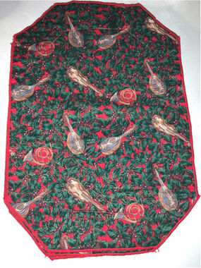 10 New Designs Ltd. Christmas Holly & Instruments placemats Red Green